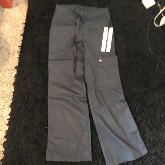 Cherokee LUXE Scrub Top (XXS) and Bottom (XXS-P) - Picture 3 of 6